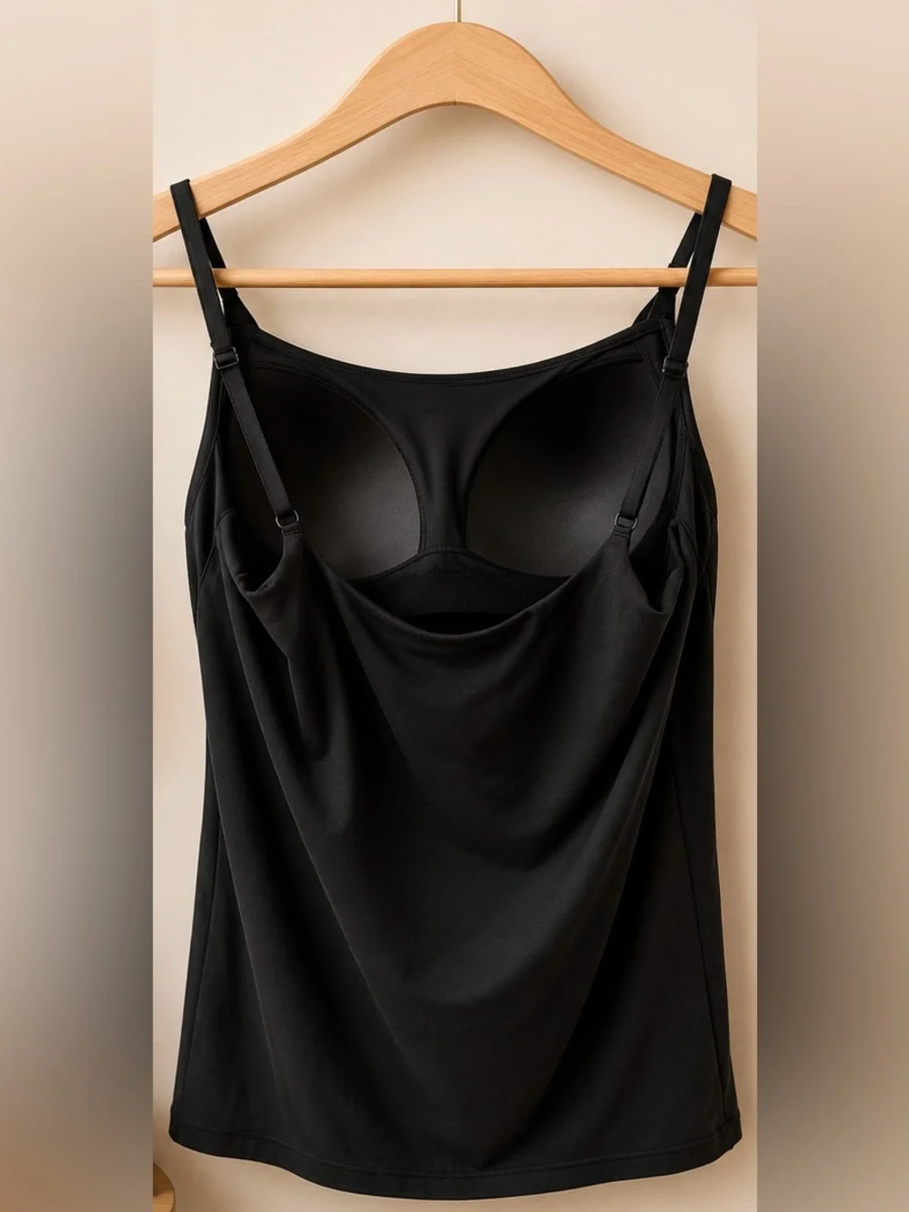 Uniqlo AIRism Black Camisole Tank Top Built-In Bra Adjustable Straps Size Medium - Picture 3 of 5
